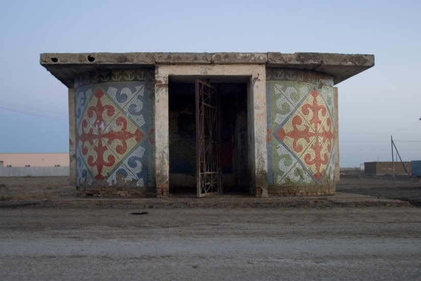 Paradas de autobús soviéticas tan diferentes en fotografías de Christopher Herwig