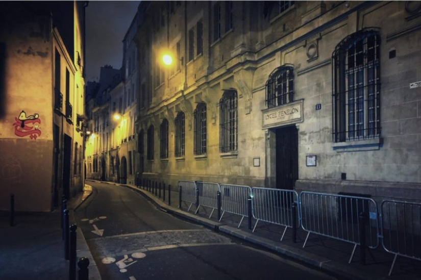 Paris at night — French photographer Loic Le Coeur takes stunning pictures on his phone