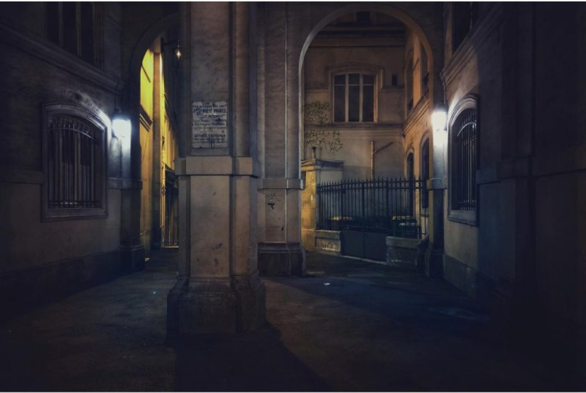 Paris at night — French photographer Loic Le Coeur takes stunning pictures on his phone