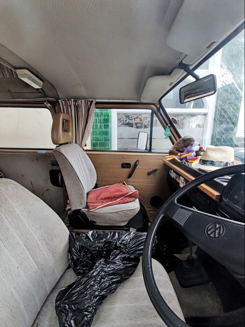 Peeking Inside Strangers’ Cars: My New Photography Hobby