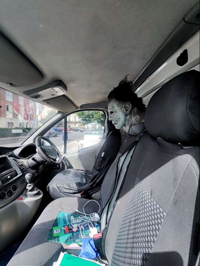 Peeking Inside Strangers’ Cars: My New Photography Hobby