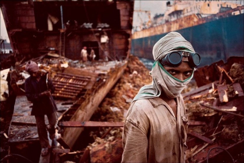 People at work: photo by Steve McCurry