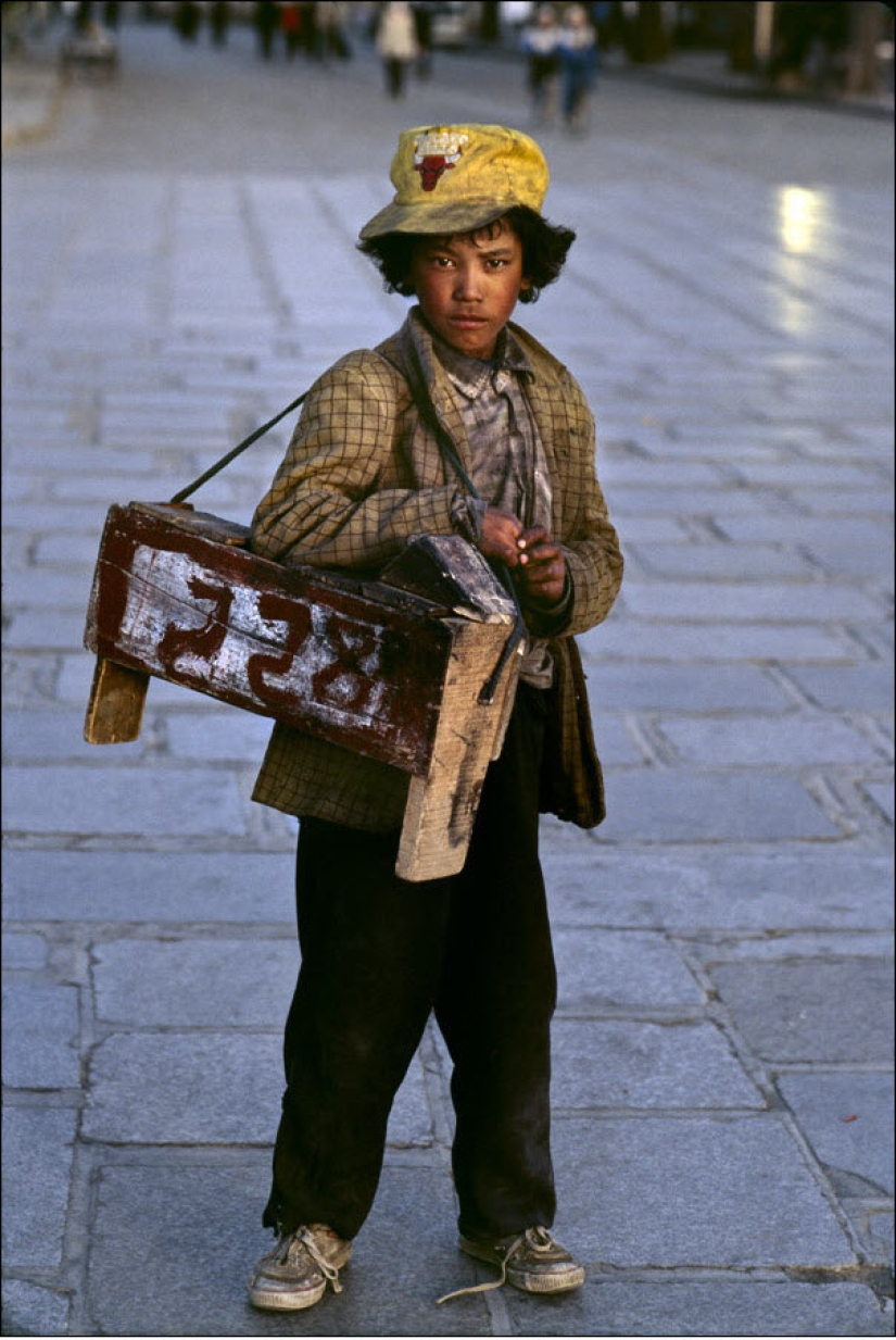 People at work: photo by Steve McCurry