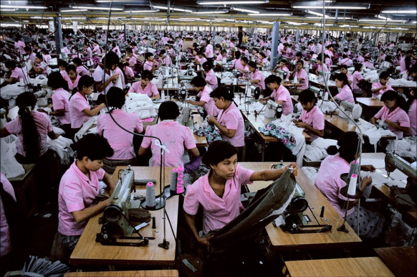 People at work: photo by Steve McCurry