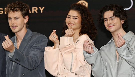 People Confused By Zendaya And Timothée Chalamet’s Poses During The Dune Premiere In Seoul