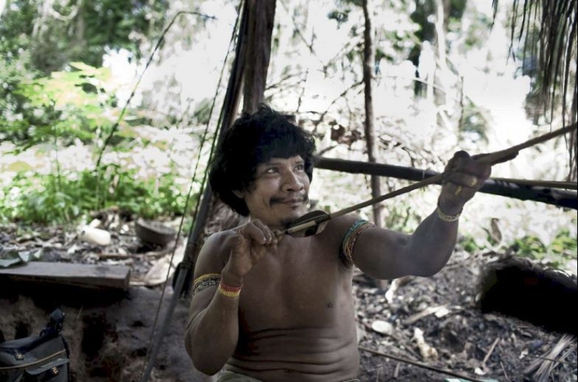 Perdidos en la selva: Cómo vive la gente de ava, la gente más reservada del planeta