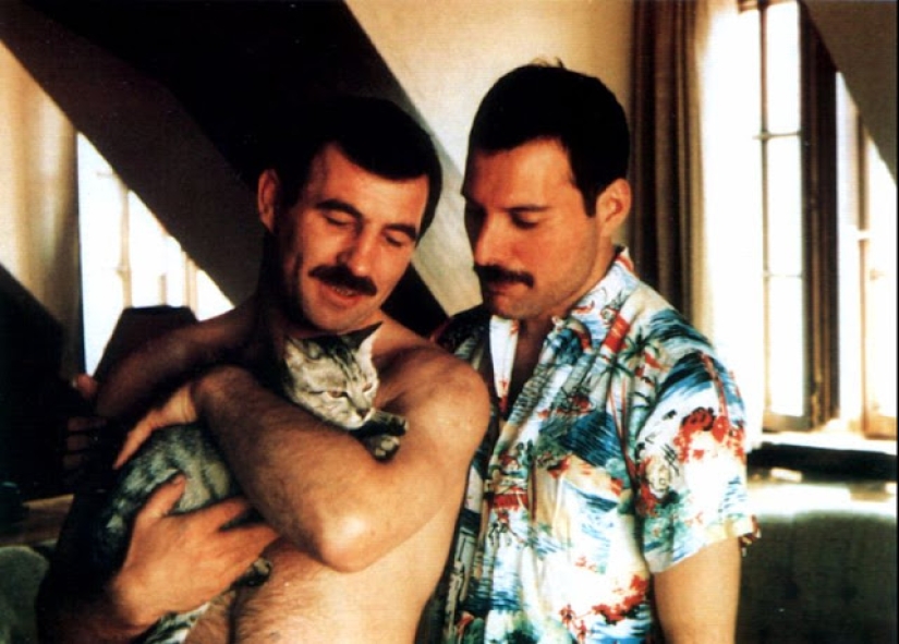 Personal photos of Freddie Mercury and his boyfriend of the 1980s