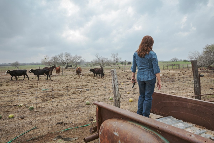 Photo project about sultry Texas women and their favorite weapons