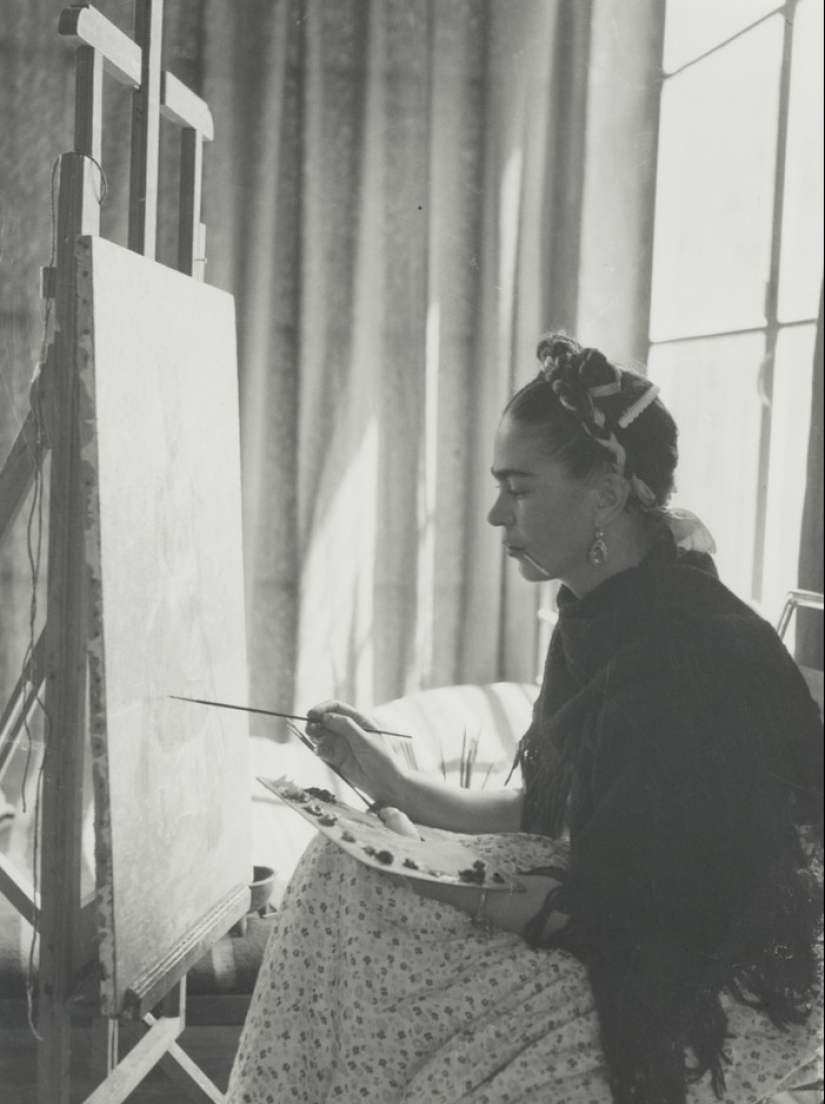 Photos and secret love letters of Frida Kahlo