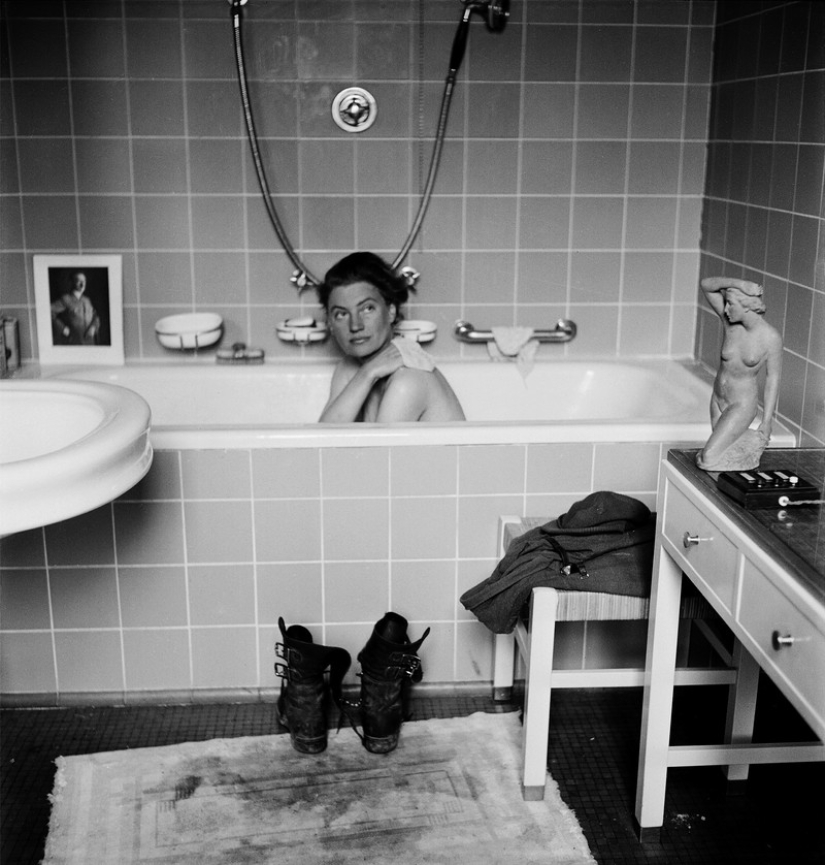 Photos of a woman who switched from modeling to photographing the horrors of war