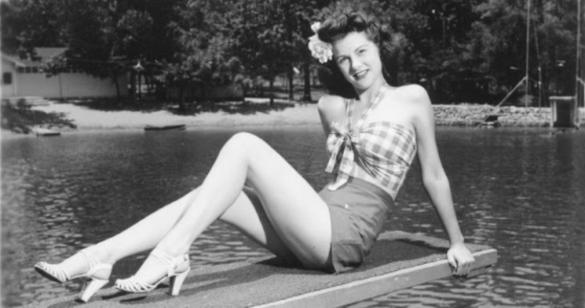 Photos of girls of the 40s in short tops and shorts