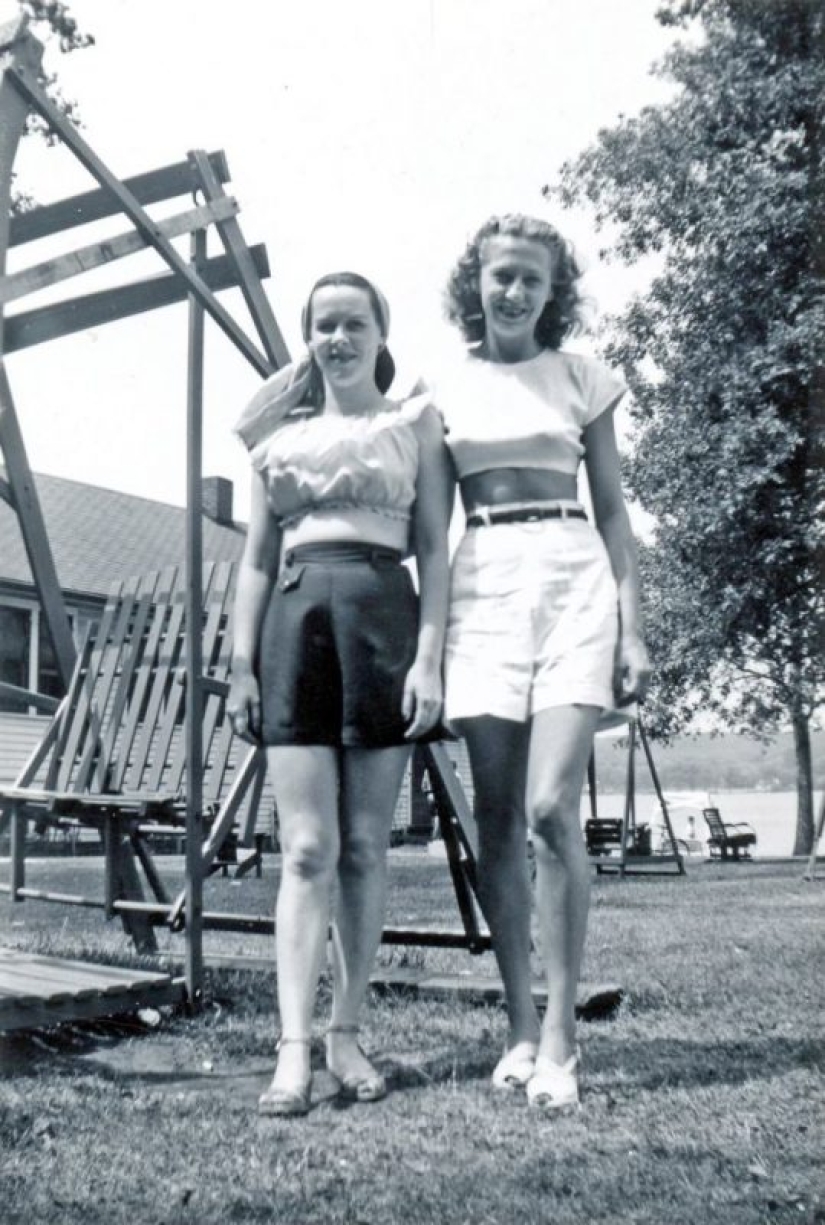 Photos of girls of the 40s in short tops and shorts