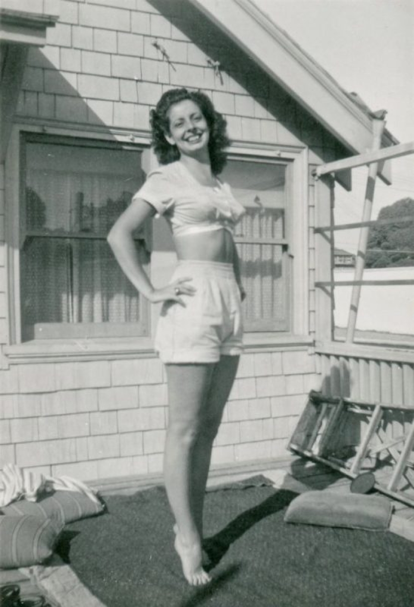 Photos of girls of the 40s in short tops and shorts