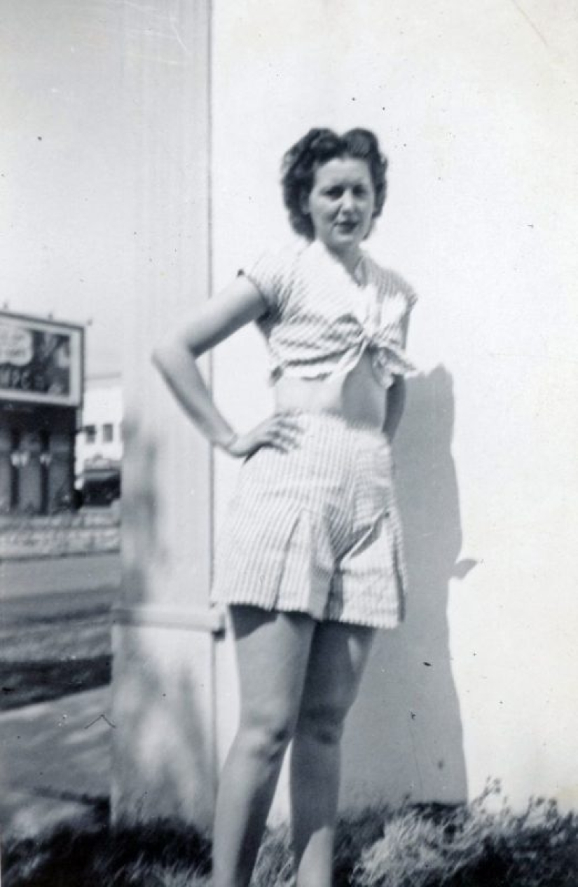 Photos of girls of the 40s in short tops and shorts