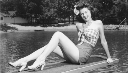 Photos of girls of the 40s in short tops and shorts