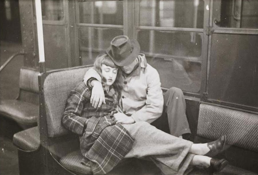 Photos of the New York subway of the 1940s, taken by a young Stanley Kubrick