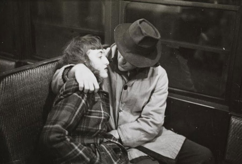 Photos of the New York subway of the 1940s, taken by a young Stanley Kubrick