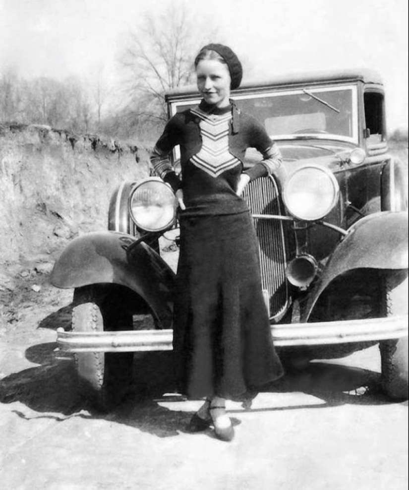 Photos of the real Bonnie and Clyde, taken in 1933