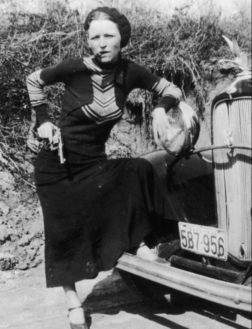 Photos of the real Bonnie and Clyde, taken in 1933