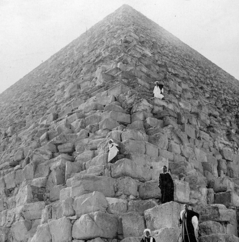 Picnic en las pirámides: turistas en Giza durante la ocupación británica