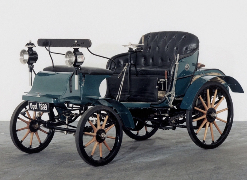 Pioneers, which models did the history of automakers begin with