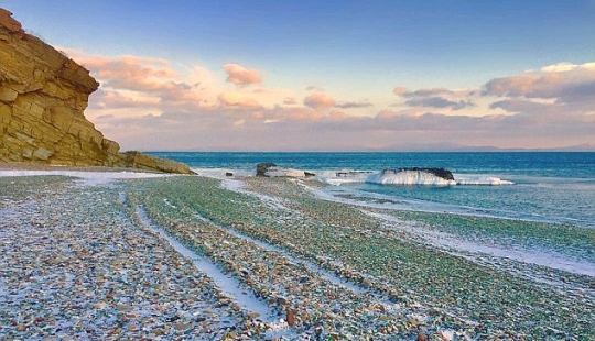 Playa "Vodka" en Primorye-de un vertedero de botellas a una atracción turística