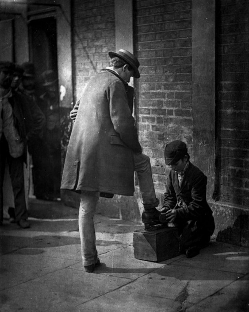 Pobreza impenetrable en las calles de Londres en 1873-1877