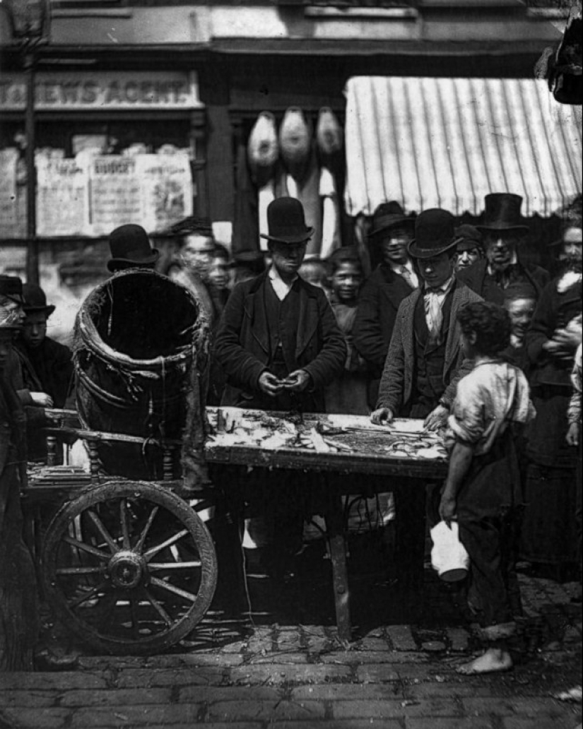 Pobreza impenetrable en las calles de Londres en 1873-1877