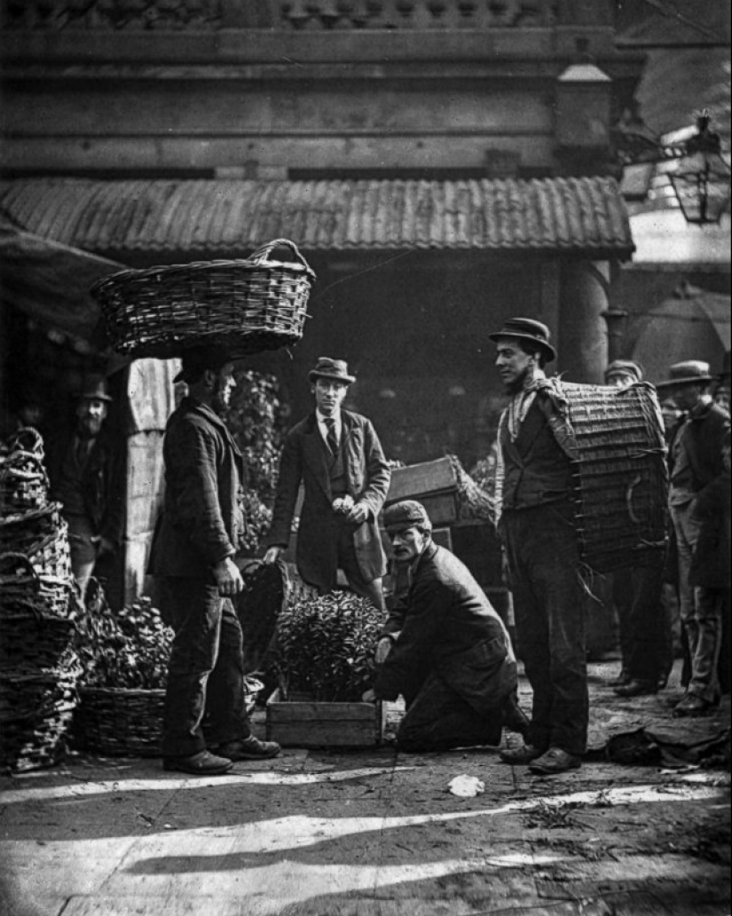 Pobreza impenetrable en las calles de Londres en 1873-1877