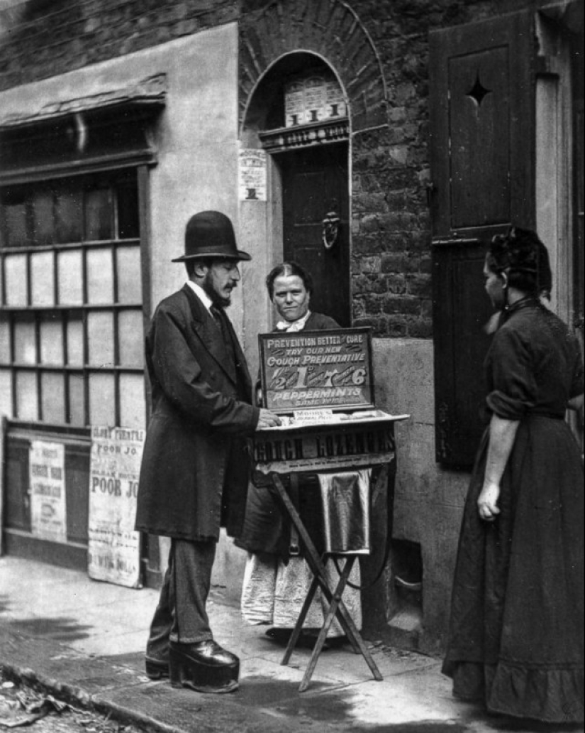 Pobreza impenetrable en las calles de Londres en 1873-1877