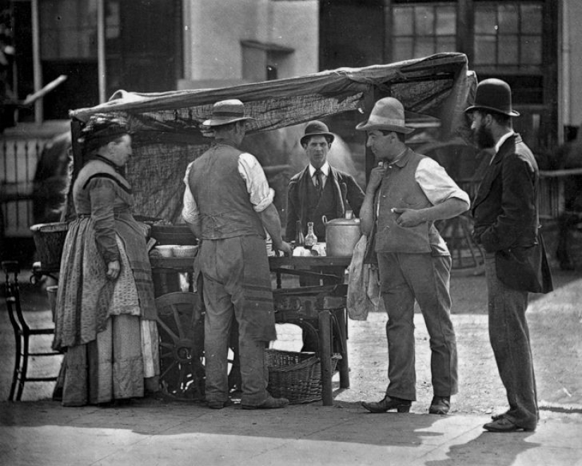 Pobreza impenetrable en las calles de Londres en 1873-1877