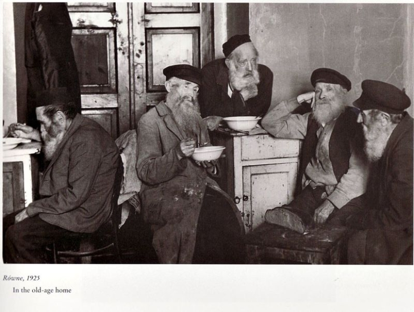 Polish Jews through the eyes of Alter Katzizne. Amazing pictures!