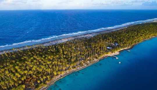 Polynesian paradise from the height of a kite