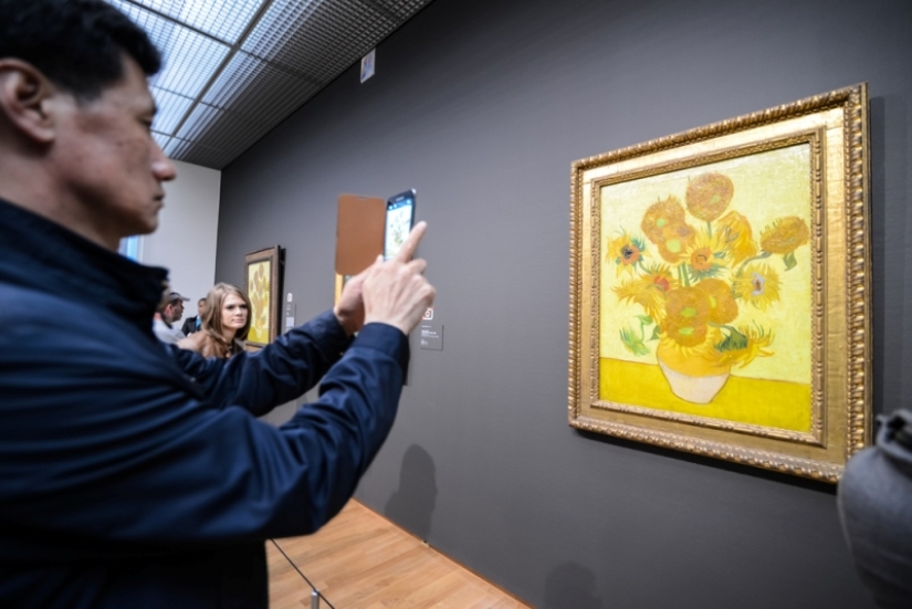 ¿Por qué está prohibida la fotografía con flash en los museos?