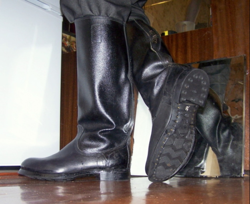Por qué feo "botas" se convirtió en el más popular de los zapatos en la URSS