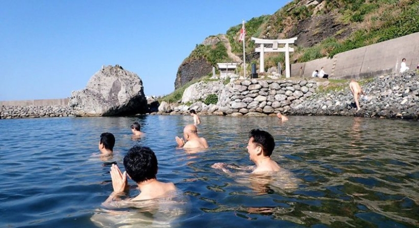 Por qué la isla japonesa de Okinoshima ha estado cerrada a las mujeres durante siglos