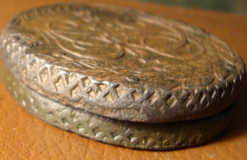 Por qué las monedas tienen un borde acanalado
