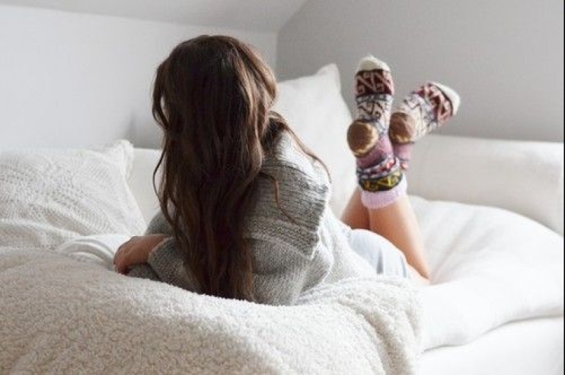 Por qué los médicos recomiendan dormir en calcetines: 5 razones importantes