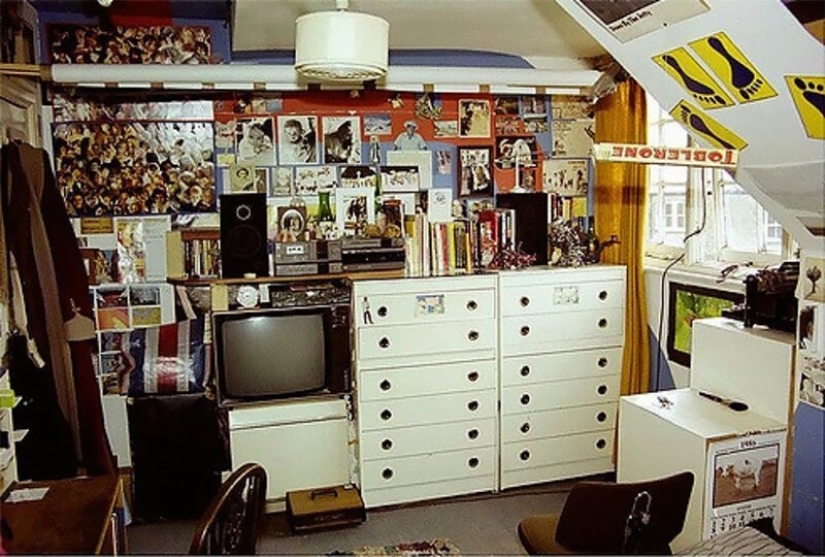 Posters not much happens: the typical room of an American ' 80s teen