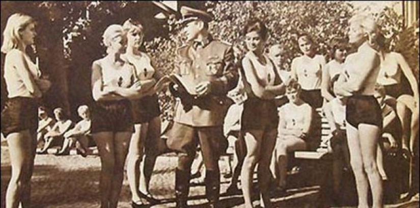 Prostitution in The Third Reich — rare archival footage