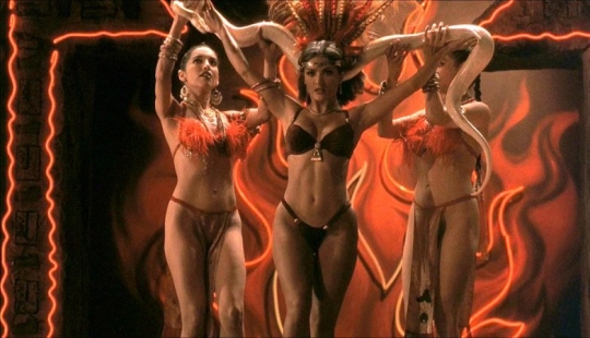 "Psychos don't explode": how the cult film "From Dusk to Dawn" was shot