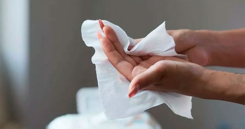 Qué peligro ocultan las toallitas húmedas
