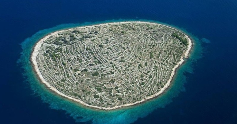 Quién hizo que la isla croata de Baljenac pareciera una huella dactilar