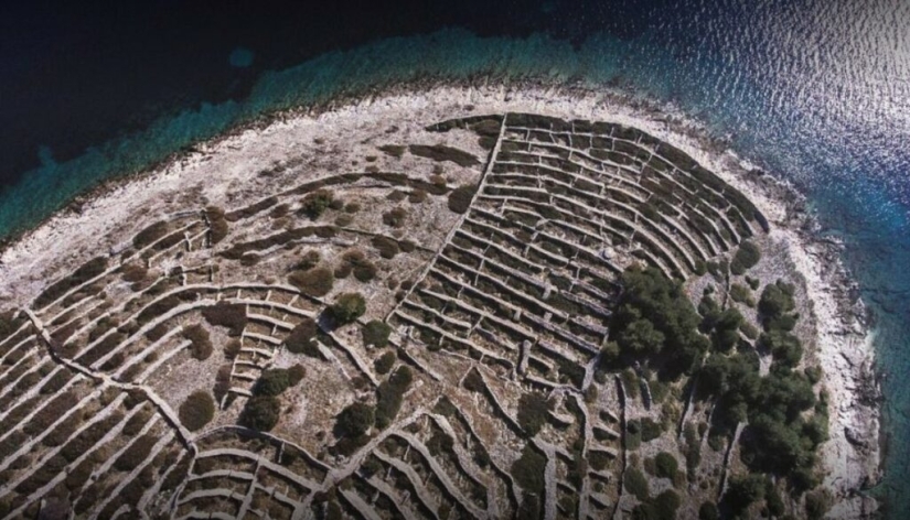 Quién hizo que la isla croata de Baljenac pareciera una huella dactilar