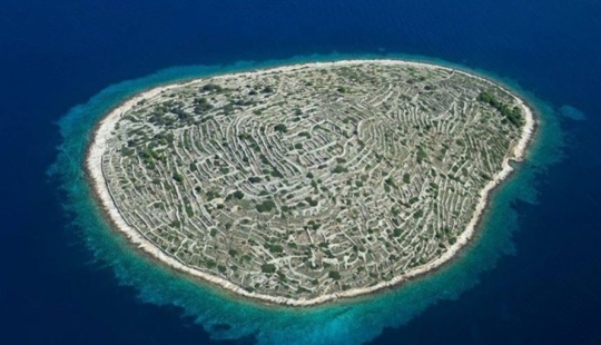 Quién hizo que la isla croata de Baljenac pareciera una huella dactilar