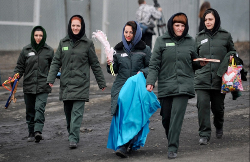 Quiénes son "mujeres de familia" y "bychkoski": la jerga de las cárceles de mujeres rusas