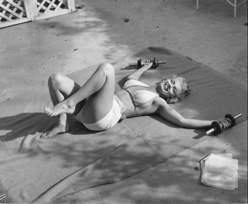 Raras fotos de Marilyn Monroe en entrenamiento en 1953