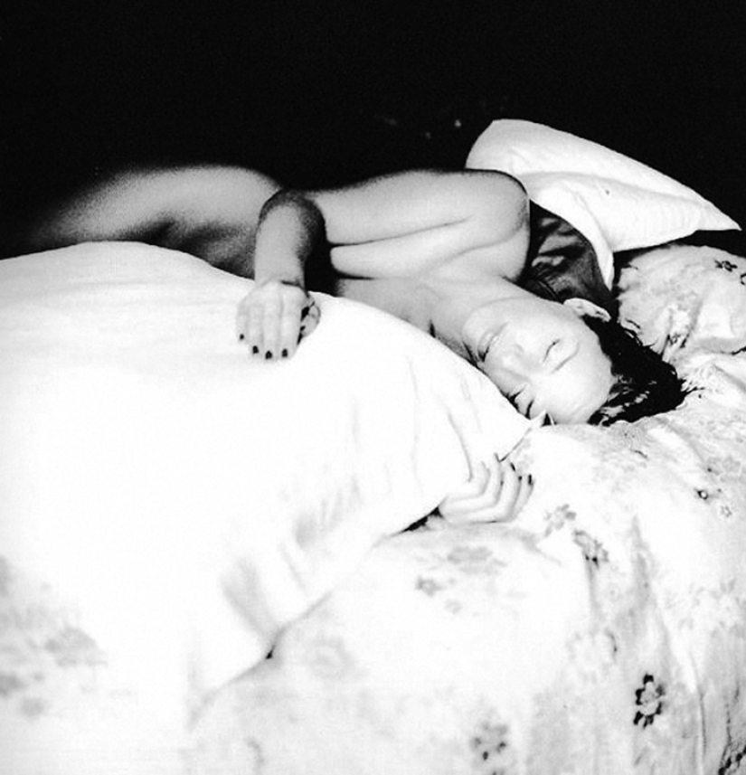 Real female beauty in the photo series "Women before 10 am"