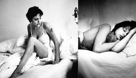 Real female beauty in the photo series "Women before 10 am"