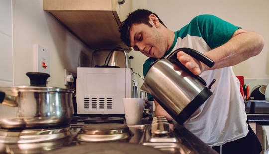 Reducir la factura de la luz: 8 trucos de vida cómo ahorrar electricidad en la cocina